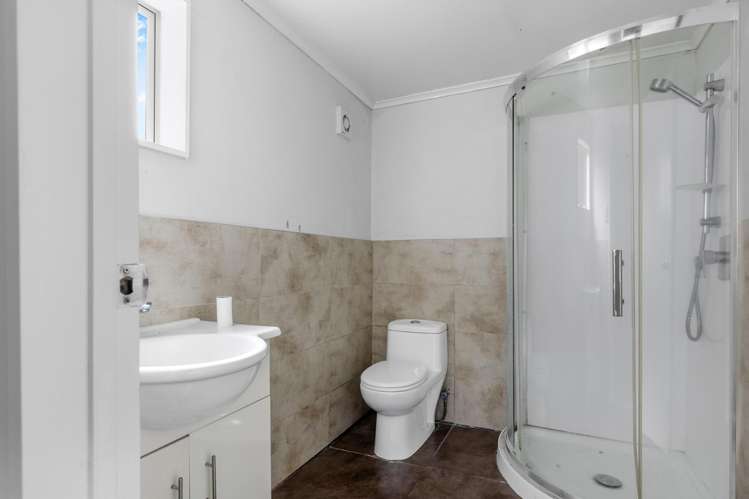 1220 New North Road Mount Albert_14