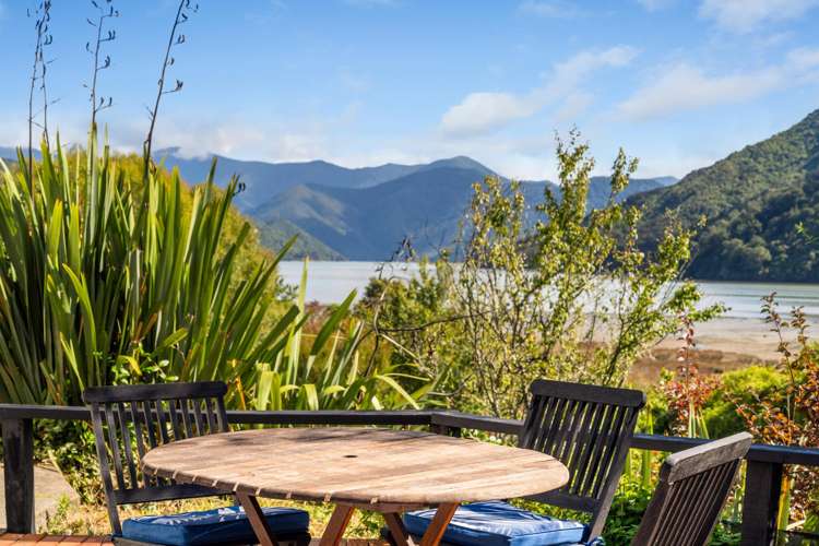 948 Queen Charlotte Drive_0