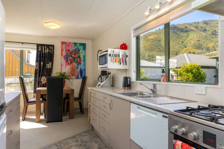 72 Moana View Road Waikawa_10
