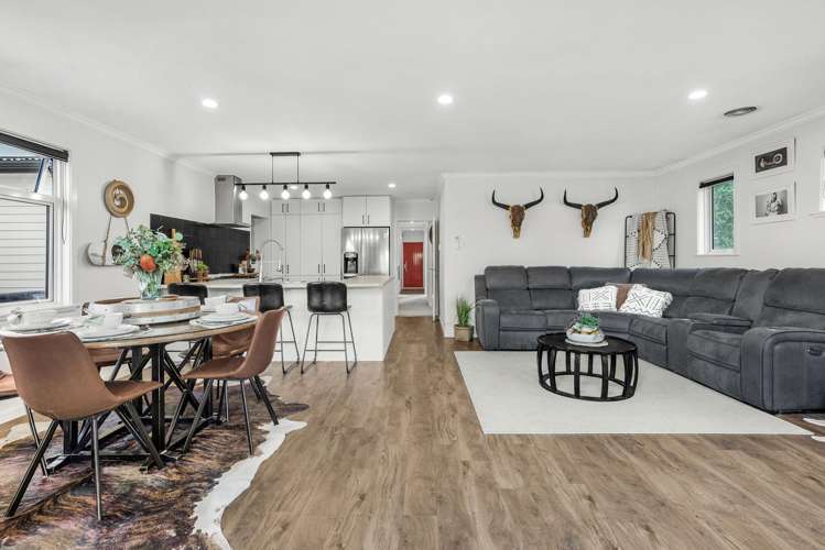 15 Rowe Parade Wainuiomata_1