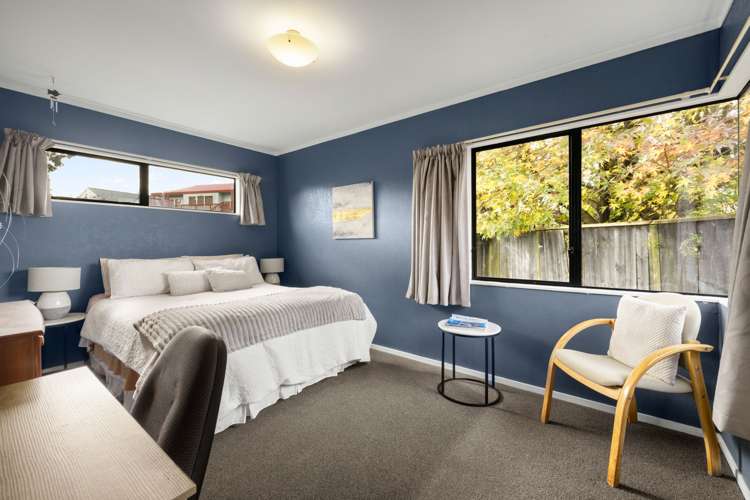 20 Essendon Court Glenview_11