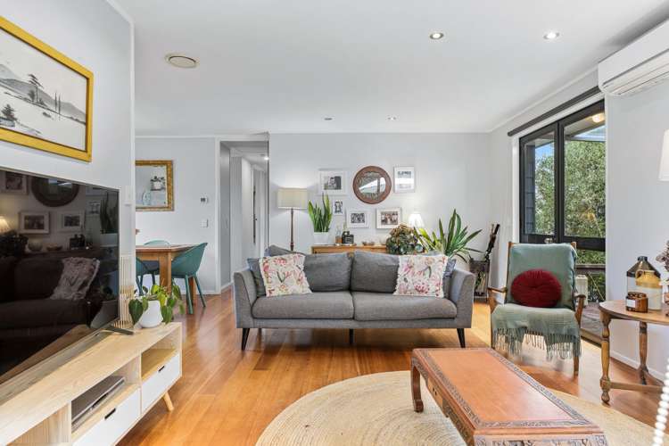 11 Donald Street Stanmore Bay_11