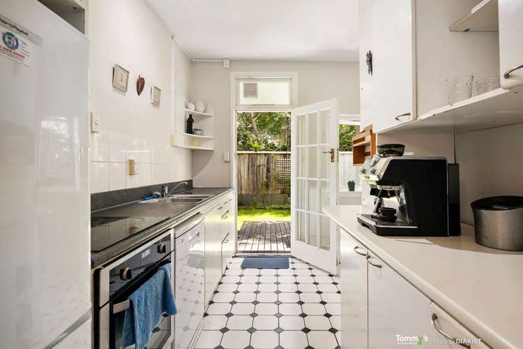 2/1 Hobson Street Thorndon_3