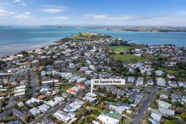 4/5 Cambria Road Devonport_14