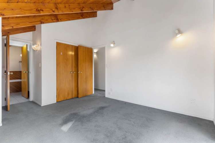 2/6 Eugenia Rise Totara Heights_24