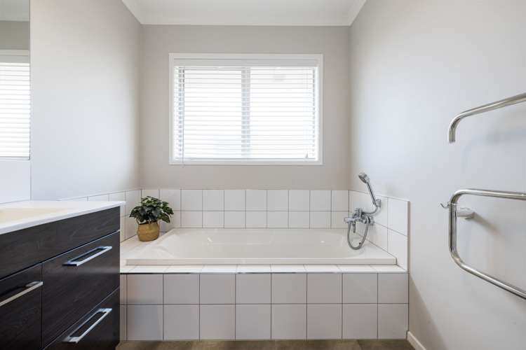 45 Plescher Crescent Leamington_20