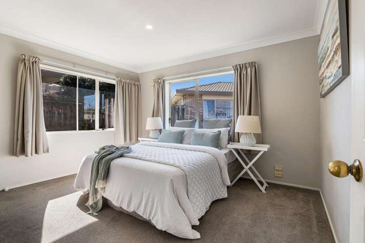 1/2 Doment Crescent Orewa_13