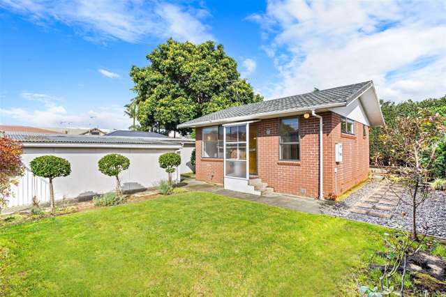 Stand-alone home in the heart of Panmure!