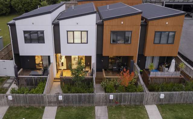 Stylish Boutique Townhouse + Garage