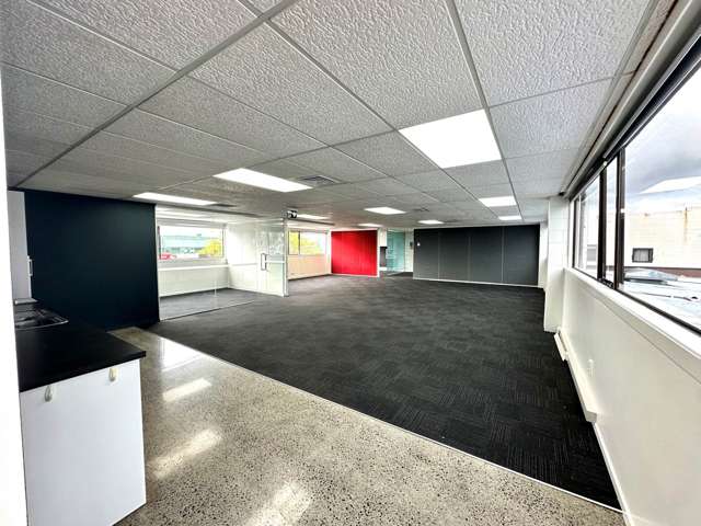 BIRKENHEAD BEAUTY - PRIME, BRIGHT OFFICE