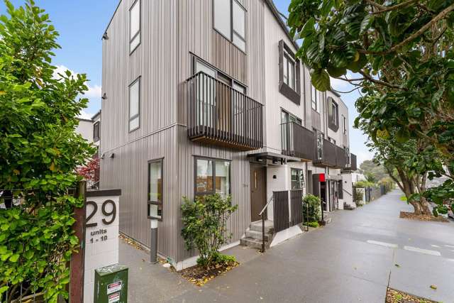 Double Grammar Zone Town House