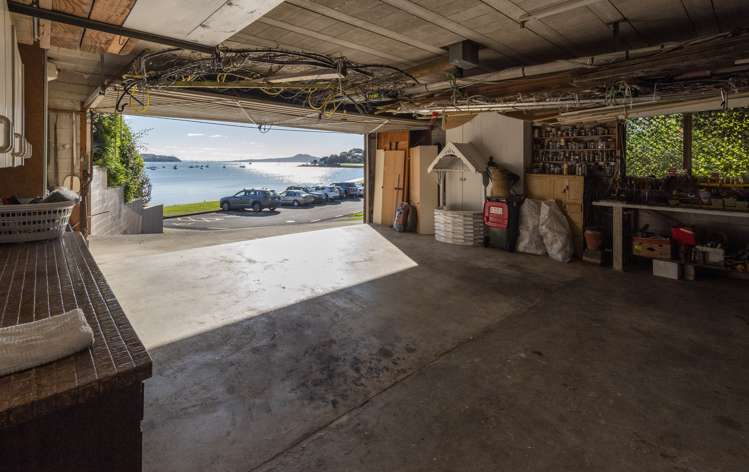 84 The Parade Island Bay_20