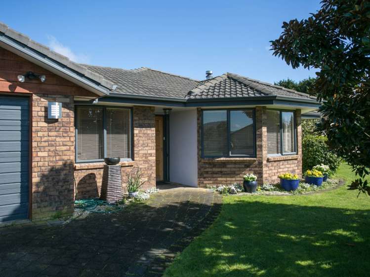 6 De La Mare Drive Leamington_17