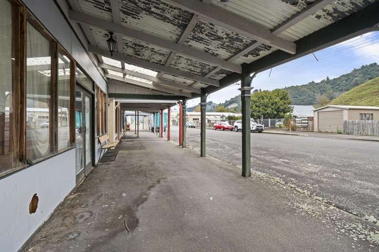 The buildings at 14-16 Broadway, Mangaweka, Rangitikei, are looking for some love and attention. Photo / Supplied