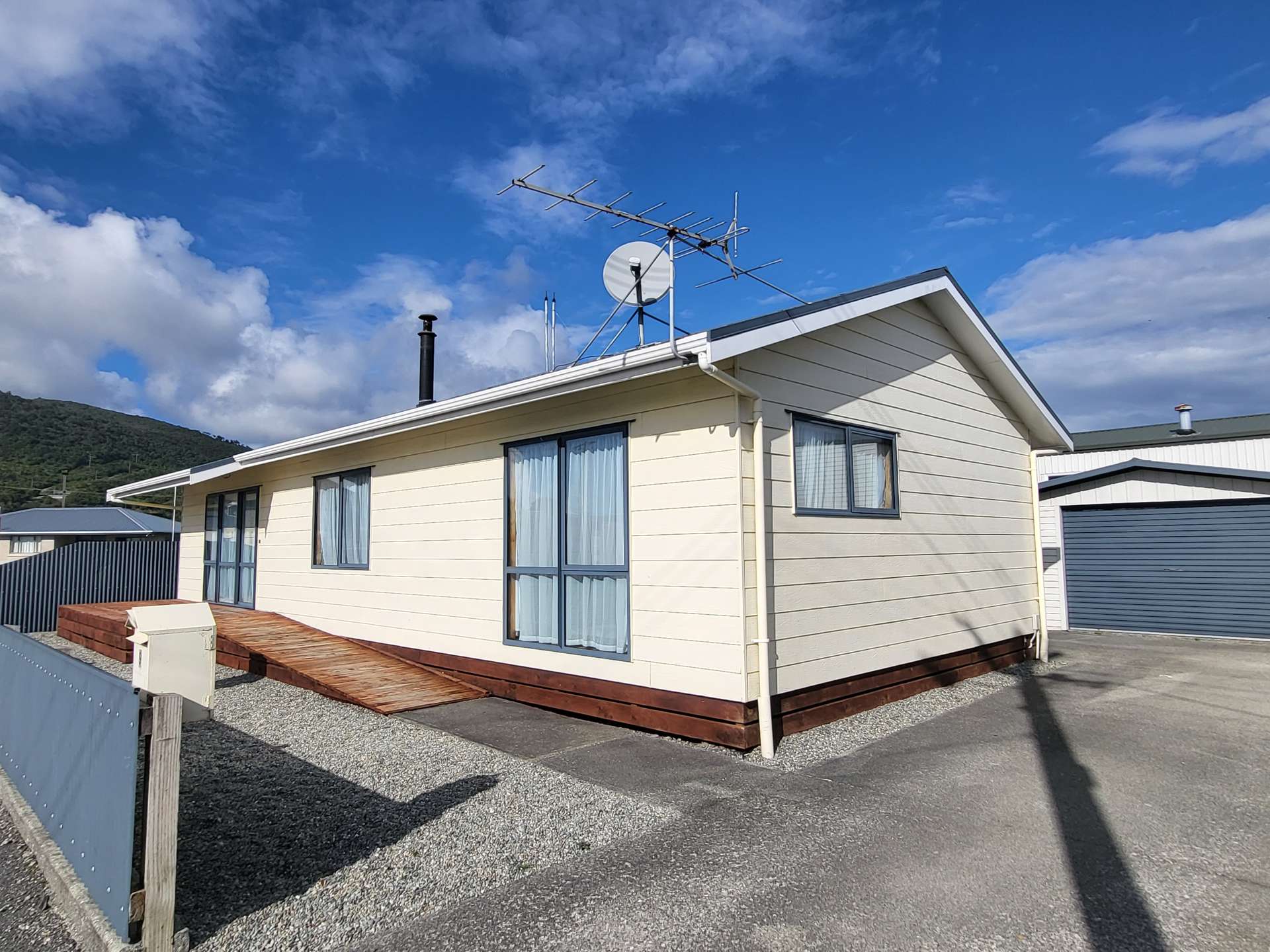 9 Swainson Street Greymouth_0