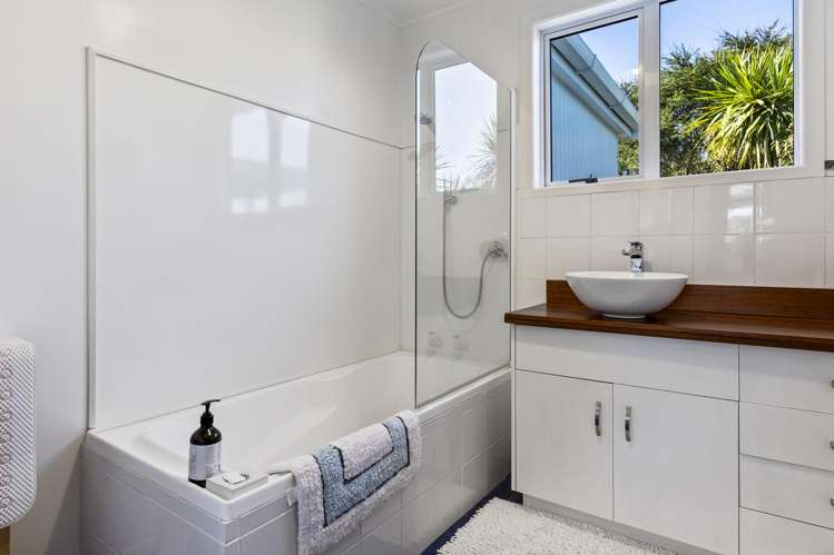 3 Mahuta Road Five Mile Bay_17