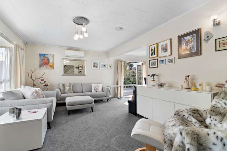 2/102 Manhattan Heights_1