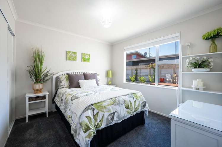 8 Gershwin Grove Stoke_13