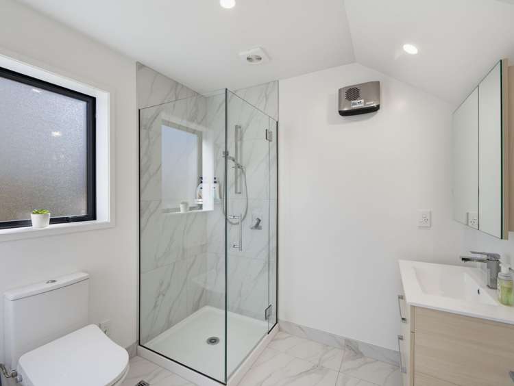2/180 Marine Parade New Brighton_18