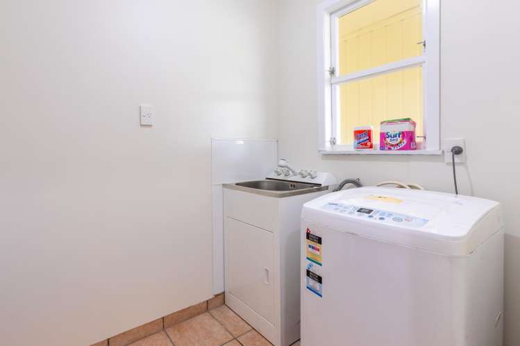 82 Guy Street Dannevirke_16