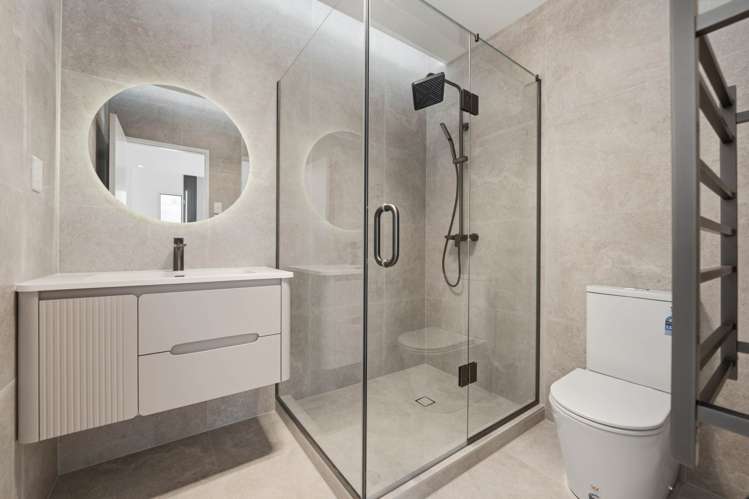 Unit 8/83 Otuwairoa Esplanade Papakura_6