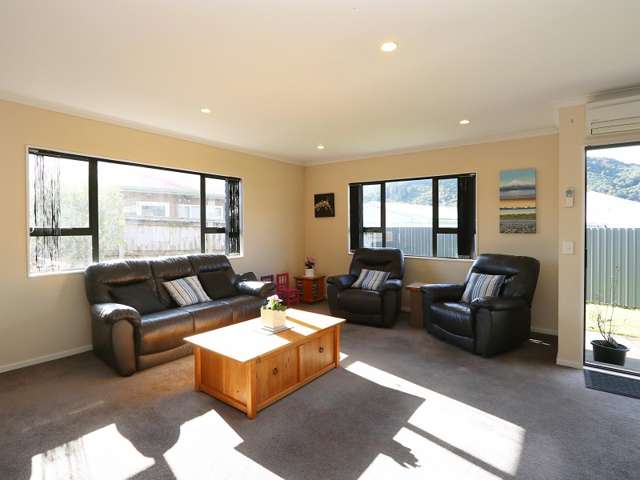 19 Woodland Grove Wainuiomata_2