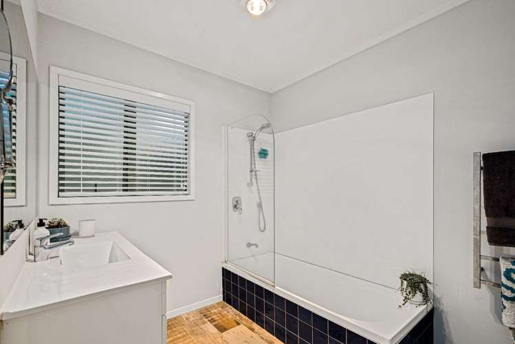 25a Crompton Road Massey_10
