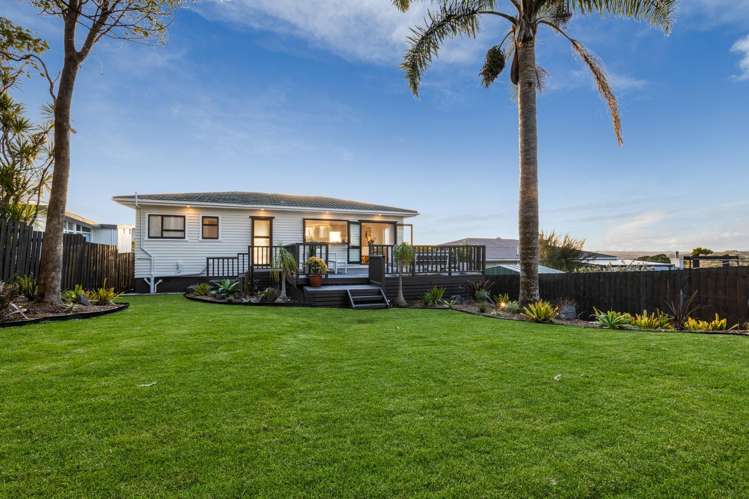 19 Highland Ave Titirangi_0