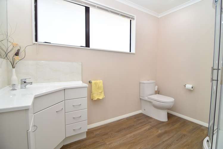 9 Deller Drive Carterton_13