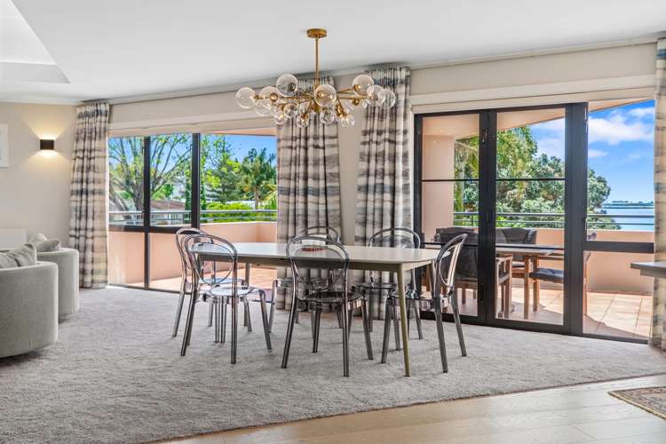 10/2 Sixth Avenue Avenues_7