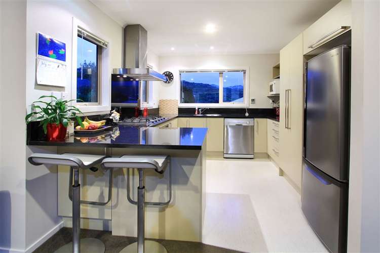 42 Te Puia Drive Aotea_1