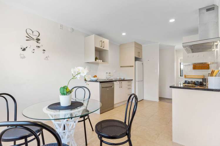 9/2 Swan Hill Drive Glen Eden_8