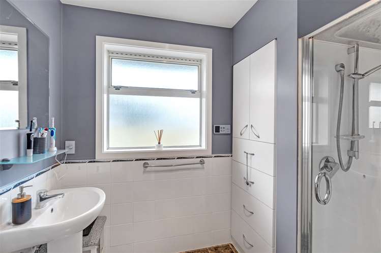 38 Sandown Crescent Aranui_13