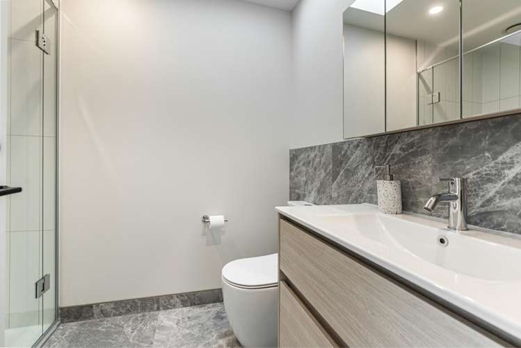 5/7 Boyd Avenue Mangere Bridge_11