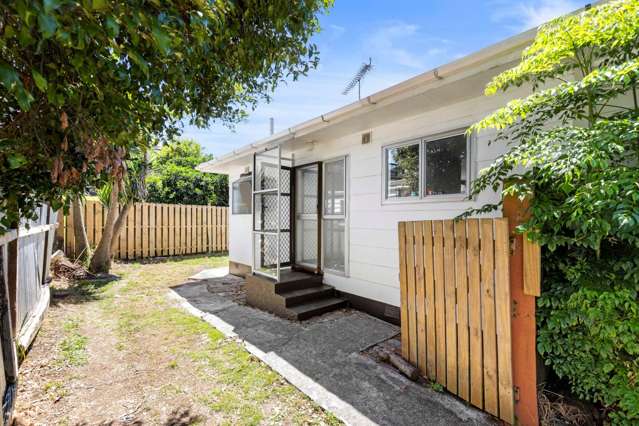 2/9 Slim Place Clendon Park_1