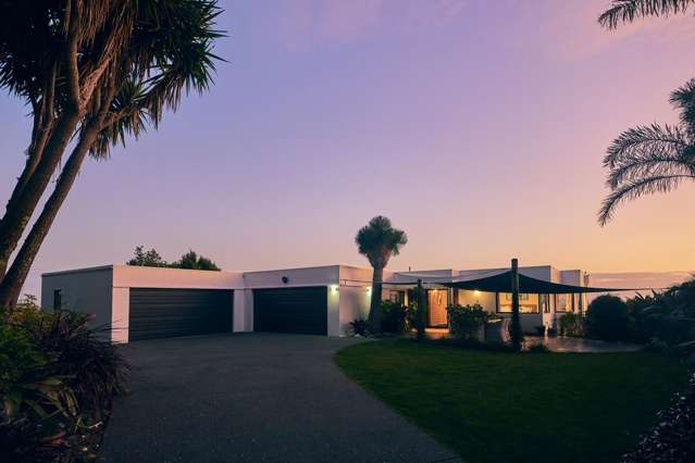 STYLISH HOME & INCOME IN WHANGAREI HEADS HAVEN