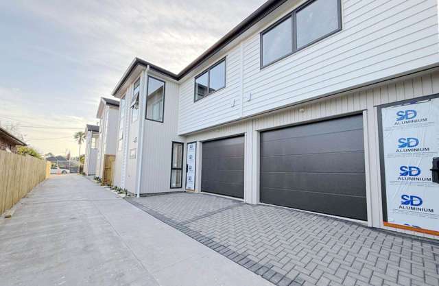 4 Bdrm  Only the last 2 are left ! Offers please !