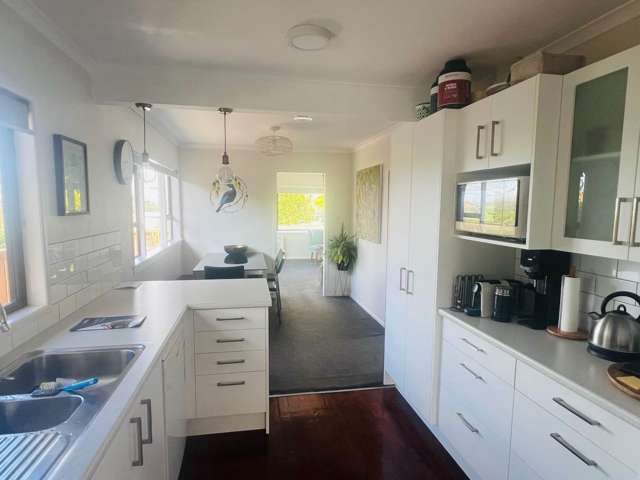 208 Royal Road Massey_2