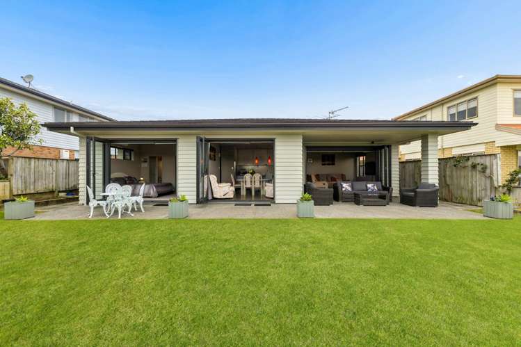 8 Brechin Place Wattle Downs_12