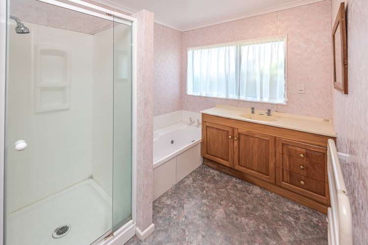 1 Hutchison Crescent Durie Hill_6