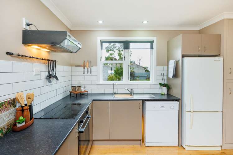 8 Firth Place Awapuni_2