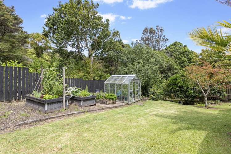 1123 Huia Road Huia_13