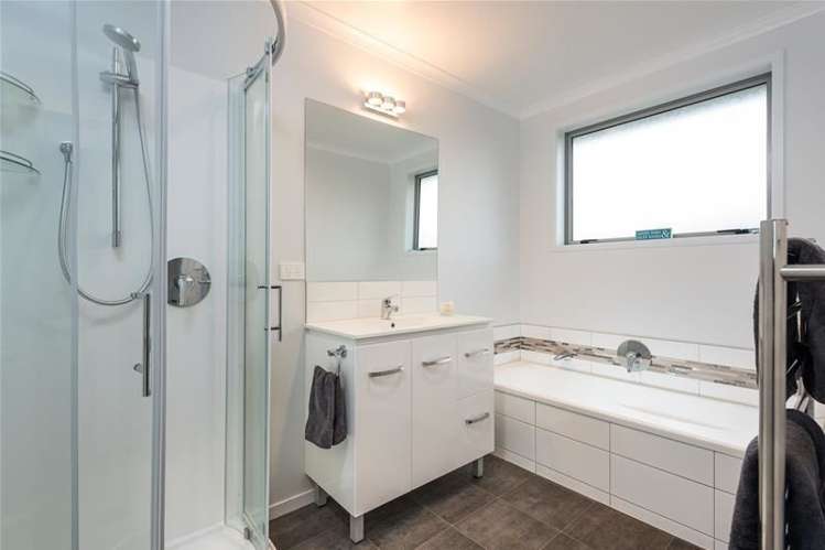 154 Ballintoy Park Drive Welcome Bay_12