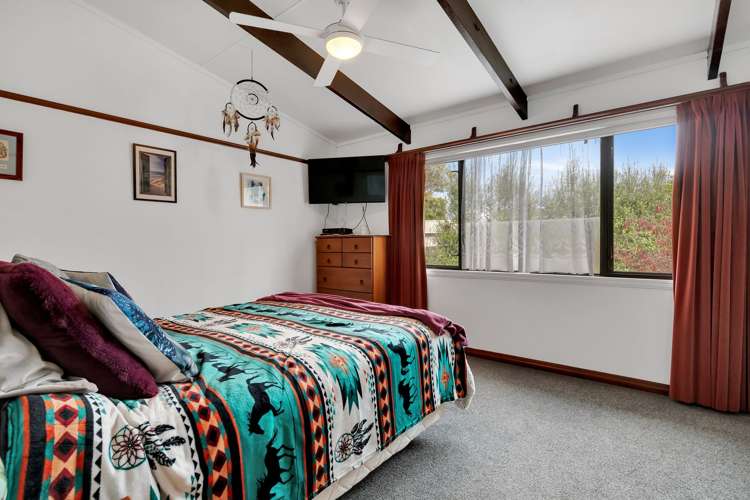 15 Henare Place Tihiotonga_10
