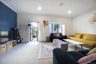 7/1 Ambrico Place_2