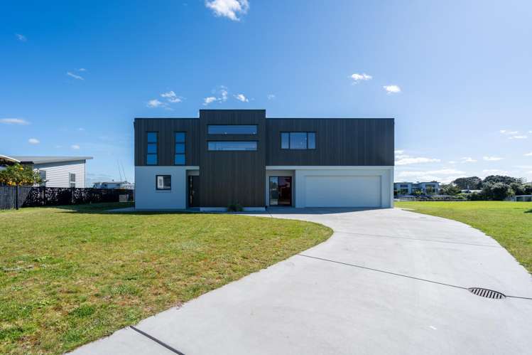 21 Fred Carr Place One Tree Point_32