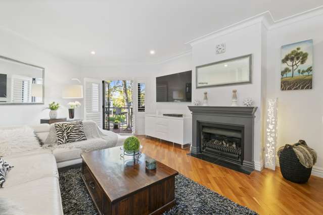 2/177 Hurstmere Road Takapuna_4