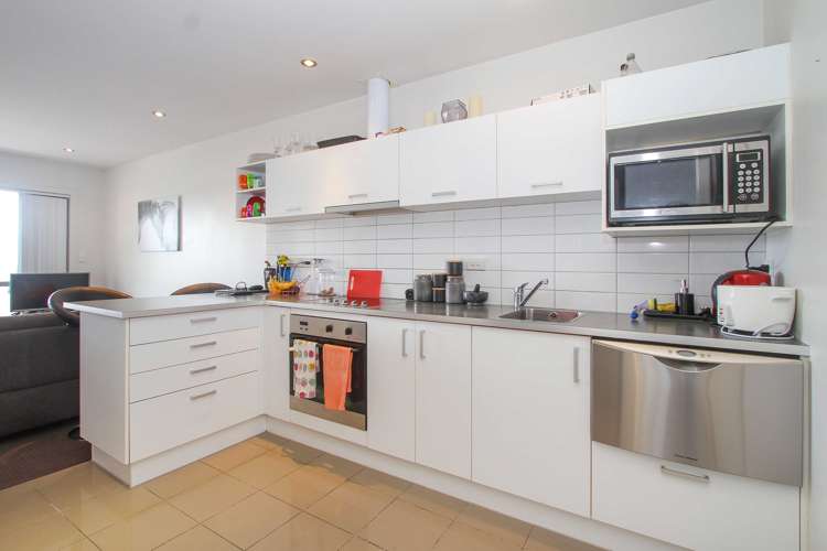 A8/60 Masons Road Oteha_5