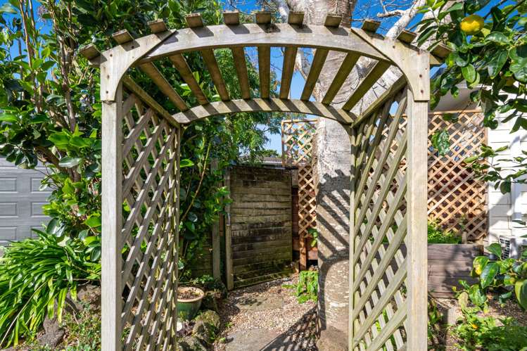 23 Jelas Road Red Beach_22