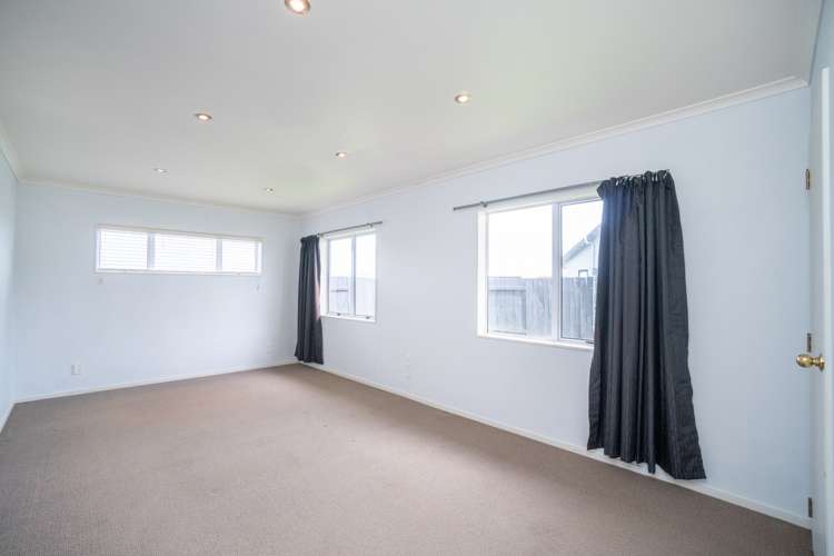 31 Strachan Way Highbury_13